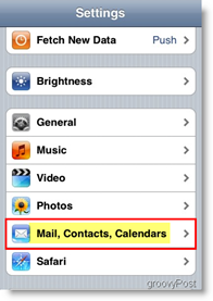 Apple iPhone يفتح البريد وجهات الاتصال والتقاويم