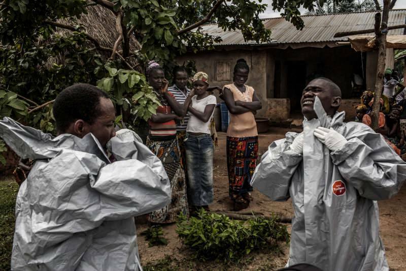 تسبب الإيبولا في أفريقيا في الخوف والذعر