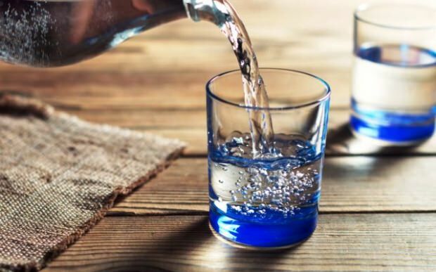 ما هي أخلاق مياه الشرب؟ كيف تشرب الماء؟