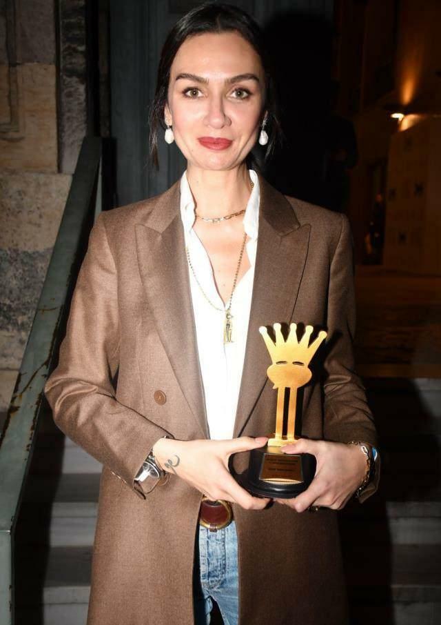 حصلت بيرس أكالاي على جائزة أفضل ممثلة.