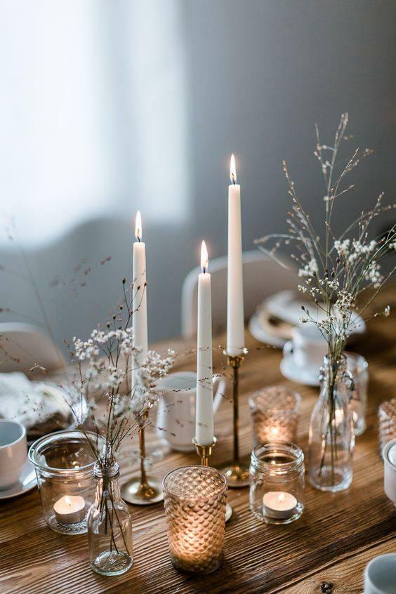 استخدام الشموع في تزيين المائدة