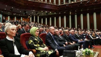وهنأت أمينة أردوغان الفنانين الحاصلين على الجائزة الرئاسية للثقافة والفن
