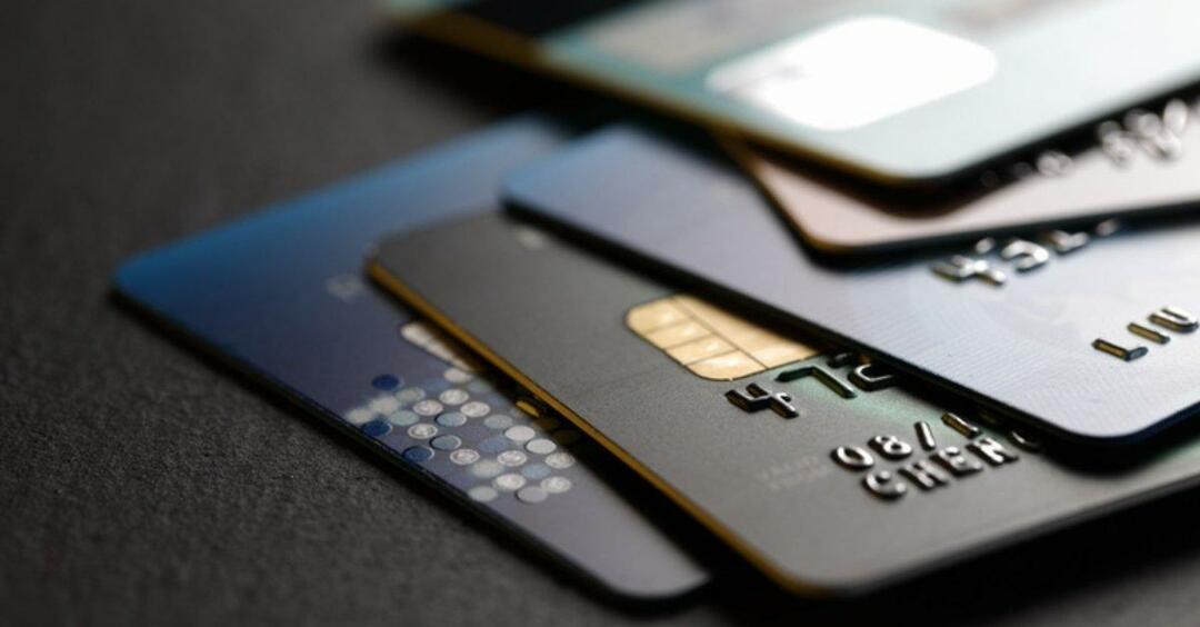 عهد جديد لمستخدمي بطاقات الائتمان! كيف يتم استرداد رسوم بطاقة الائتمان؟