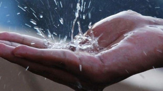 ما هي فوائد مياه الأمطار للبشرة والشعر؟