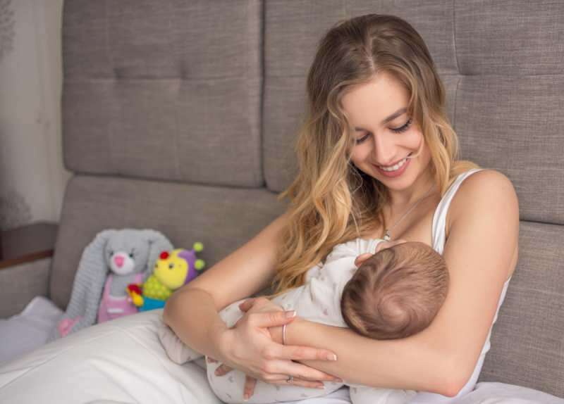 طرق الرضاعة الطبيعية الصحيحة! كيف ترضع الطفل؟