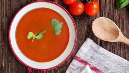 كيف تصنع حساء الطماطم المشوية؟