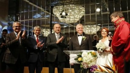 حضر وزير الخارجية تشافوشوغلو حفل الزفاف في أنطاليا